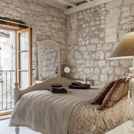 Le Doyenné Couette-café Issigeac