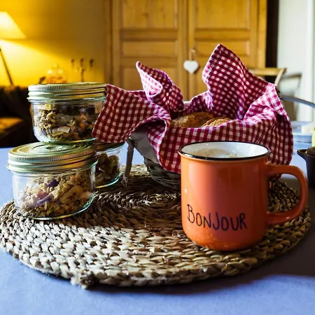 Le Doyenné Couette-café